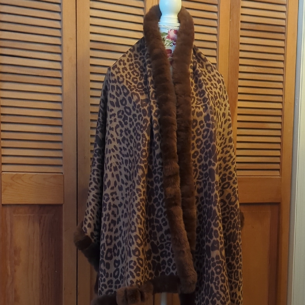 Leopard Print Faux Fur Trim Shawl